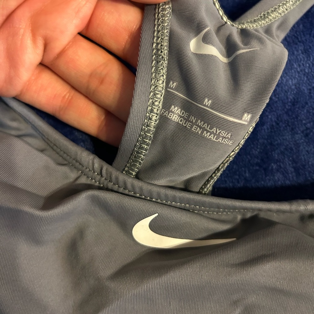 Nike women’s sports bra, grey, medium - Picture 2 of 3